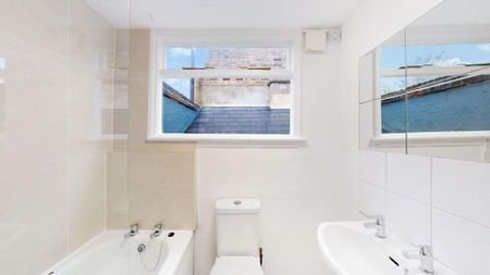 4 bedroom flat to rent - Photo 4