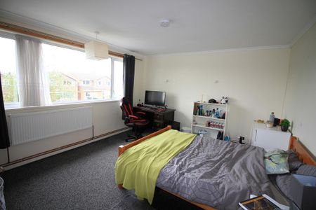 6 bedroom detached house to rent - Photo 4