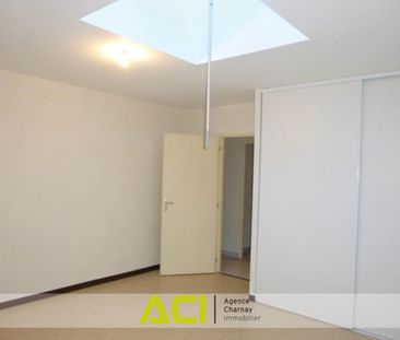NORD MACON ST ALBAIN APPARTEMENT AVEC POUTRES ET GARAGE - Photo 2