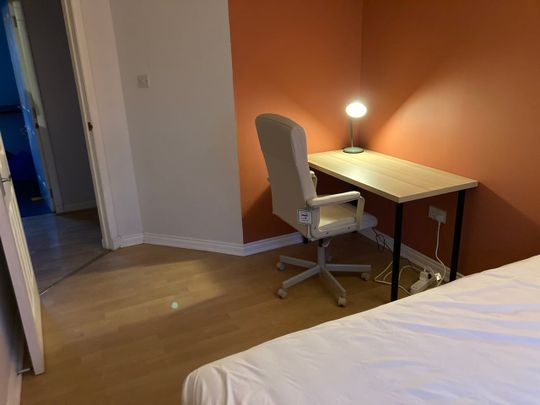 Room in a Shared Flat, Silvergrove Street, G40 - Photo 1