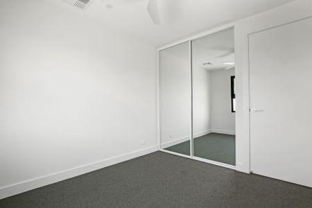 Elegant, Spacious Home in the Heart of Campbelltown! - Photo 3
