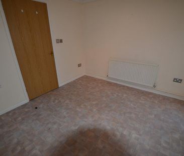 2 bedroom end of terrace house to rent - Photo 1