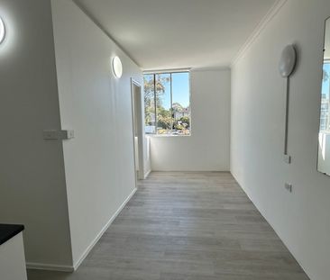 RENOVATED STUDIO 1KM TO AUBURN STATION - Photo 1