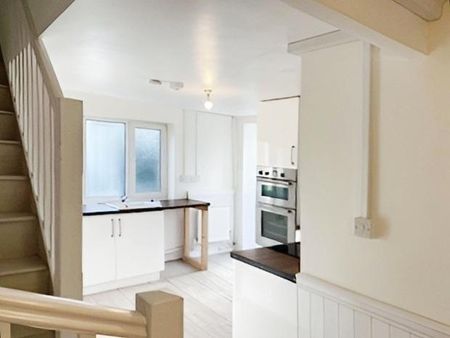 1 bedroom semi-detached house to rent - Photo 3