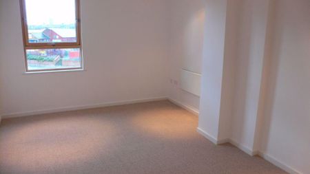 2 bedroom apartment to rent - Photo 3