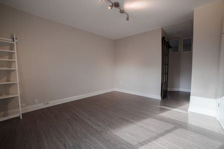 For Lease - 3252 Dundas Street Unit# Main, Toronto, Ontario - Photo 4