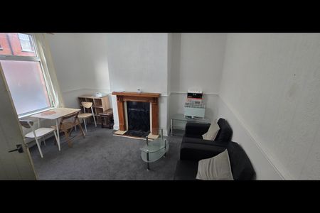 1 Bed Terraced House, Aviary Mount, LS12 - Photo 2