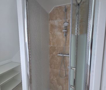 Appartement Lorient 2 pièce(s) 14.81 m2, sous combles 26.9m² au sol - Photo 1