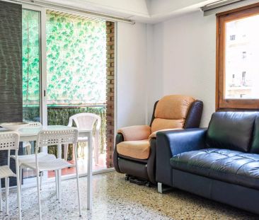 Double bed in Room in a shared 4-bedroom apartment for rent in Aior... - Photo 1
