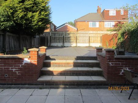 3 bedroom semi-detached house to rent - Photo 4