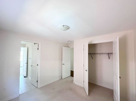 For Lease - 93 Forest Edge Crescent, East Gwillimbury, Ontario - Photo 2