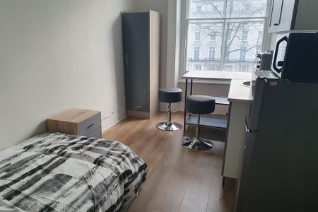 Studio to rent - Photo 2