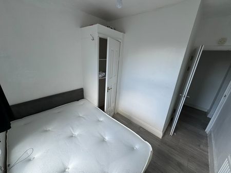 2 Bed Flat, Montpelier Road, BN1 - Photo 3