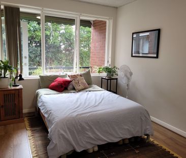 Renovated One Bedroom - Photo 2