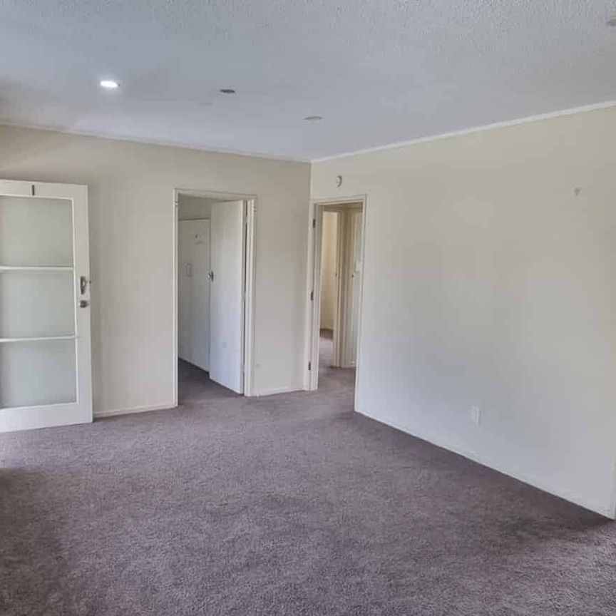 Spacious 3-Bedroom Family Home for Rent in Manurewa, Auckland – $640/Wk - Photo 1