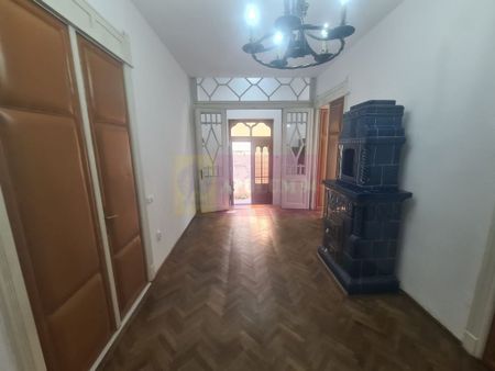 Casa de inchiriat in Campina, zona Centrala - Photo 2