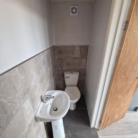 1 bedroom in a house share to rent - Photo 5