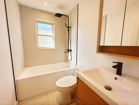 For Lease - 36 Rockport Crescent Unit# Main, Richmond Hill, Ontario - Photo 2