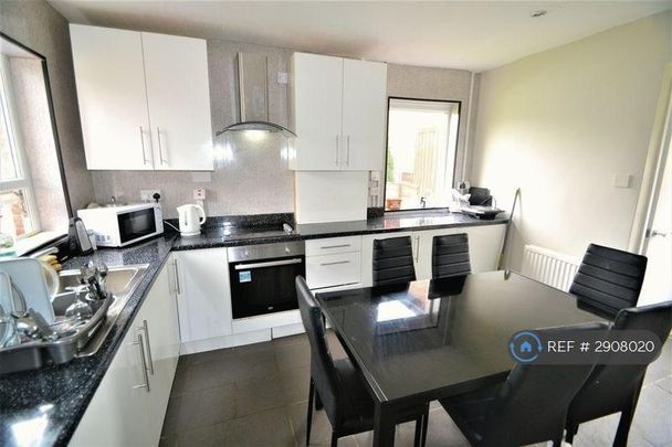 1 bedroom in a house share to rent - Photo 1