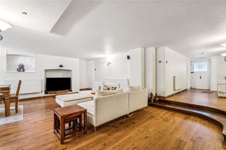 Spacious two bedroom apartment in the centre of Richmond - Photo 3