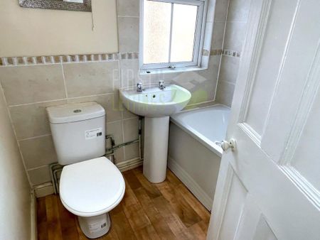 4 bedroom terraced house to rent - Photo 5