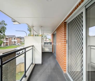 “Contemporary 4 Bed Home - Great Location” - Photo 3