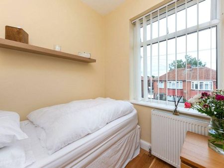3 bedroom semi-detached house to rent - Photo 4