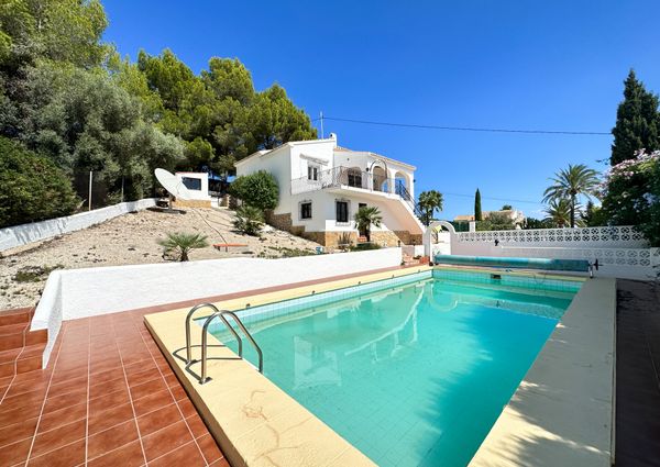 Private villa with pool for long term rental in Javea