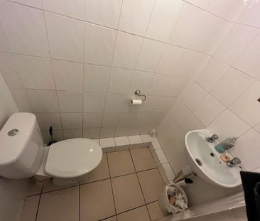 8 bedroom semi-detached house to rent - Photo 5