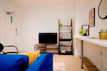 4 Bedroom House - Photo 2