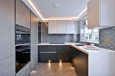 A completely refurbished and high-specification two double bedroom split level maisonette with situated close to local shops and restaurants. - Photo 5