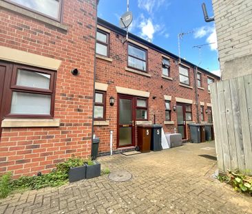 2 bedroom Mid Terraced House to let - Photo 4