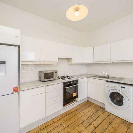 1 bedroom flat to rent - Photo 3