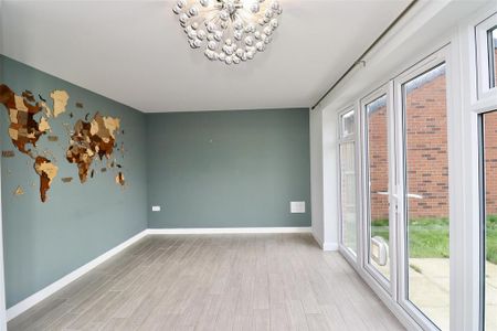 4 bedroom detached house to rent - Photo 3