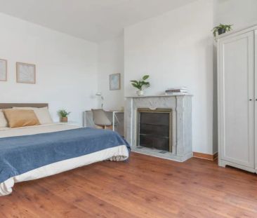 Room in a shared 8-bedroom apartment for rent in Palacio, perfect for students and professionals. - Photo 6
