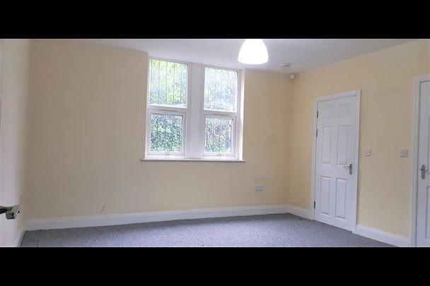 1 Bed Flat, Monk Bridge Road, LS6 - Photo 1