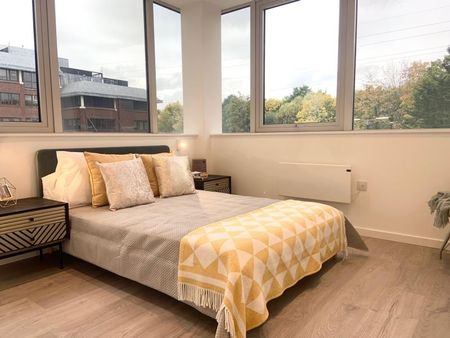 Liongate House, Guildford, Surrey, GU1 - Photo 2