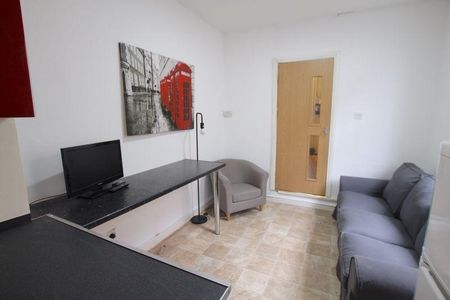 5 bedroom terraced house to rent - Photo 3