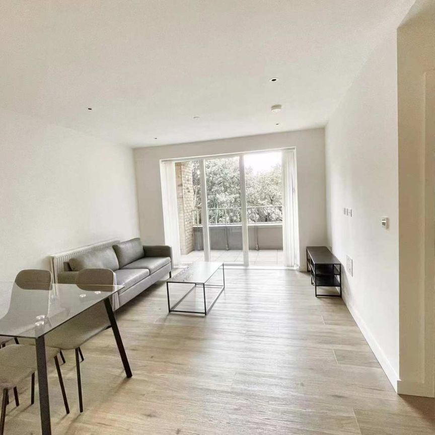 Clarendon 4 Room 1 - Photo 1