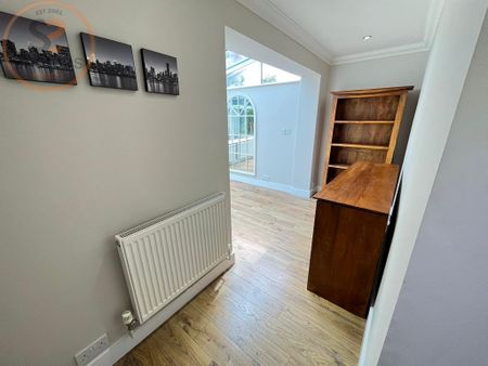 3 bedroom flat to rent - Photo 4