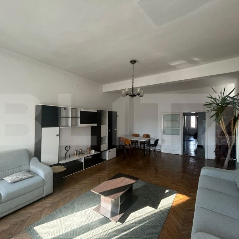 Apartament Spațios, 2 camere, decomandat, Zona Ultracentral - Fotografie 1