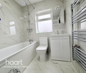 4 bedroom semi-detached house to rent - Photo 4