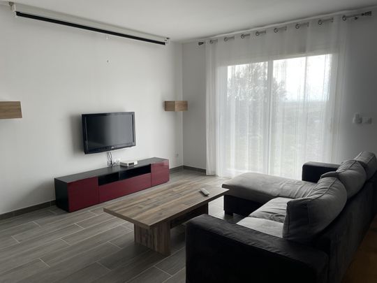 Location Maison de plain-pied meublée, de 95m2, T4, jardin. - Photo 1