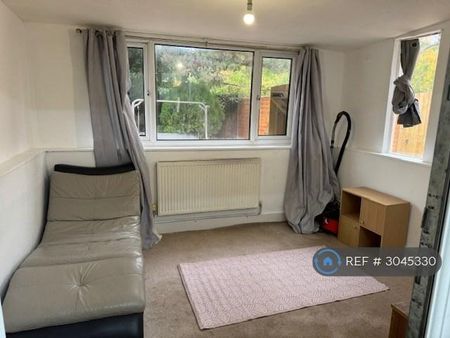 2 bedroom semi-detached house to rent - Photo 3
