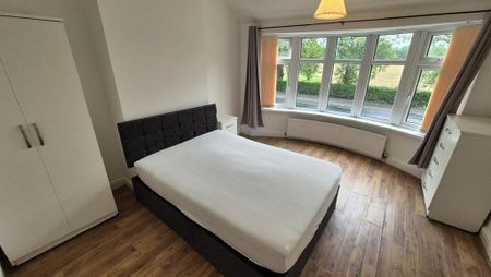 5 bedroom semi-detached house to rent - Photo 2