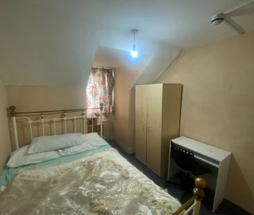 Room in a Shared Flat, Whipps Cross Road, E11 - Photo 4
