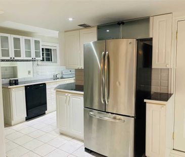 For Lease - 397 Turnberry Crescent, Mississauga, Ontario - Photo 2