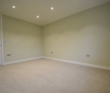 Bulstrode Court, Gerrards Cross,SL9 - Photo 6