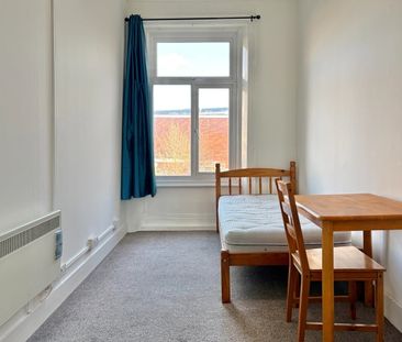 Room in a Shared Flat, Malvern Road, NW6 - Photo 3