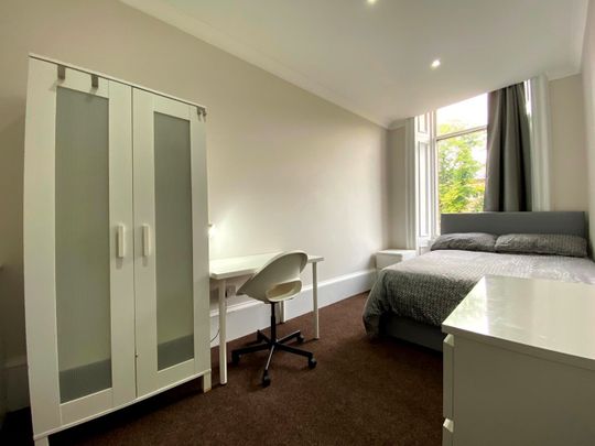 8 Bed Flat, Cecil Street, G12 - Photo 1